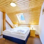 Tri Ruze Hotell