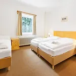 Hotell Tri Ruze 3*