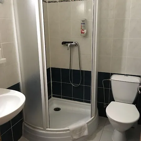 Tri Ruze Hotel 3*
